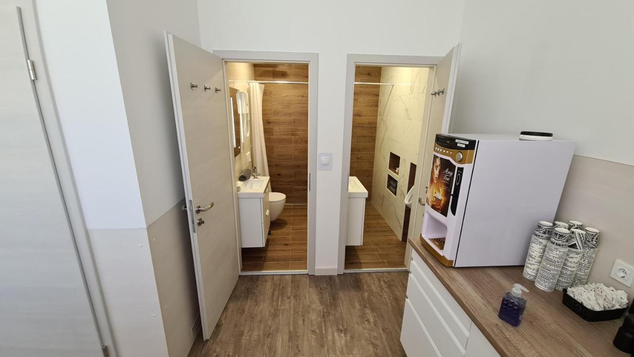 Cabin Hostel Ljubljana Bagian luar foto