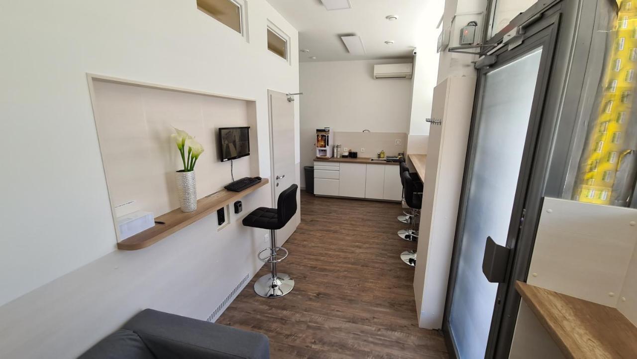 Cabin Hostel Ljubljana Bagian luar foto